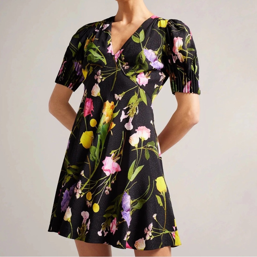 Ted Baker
Opallie Puff Sleeve Mini Dress